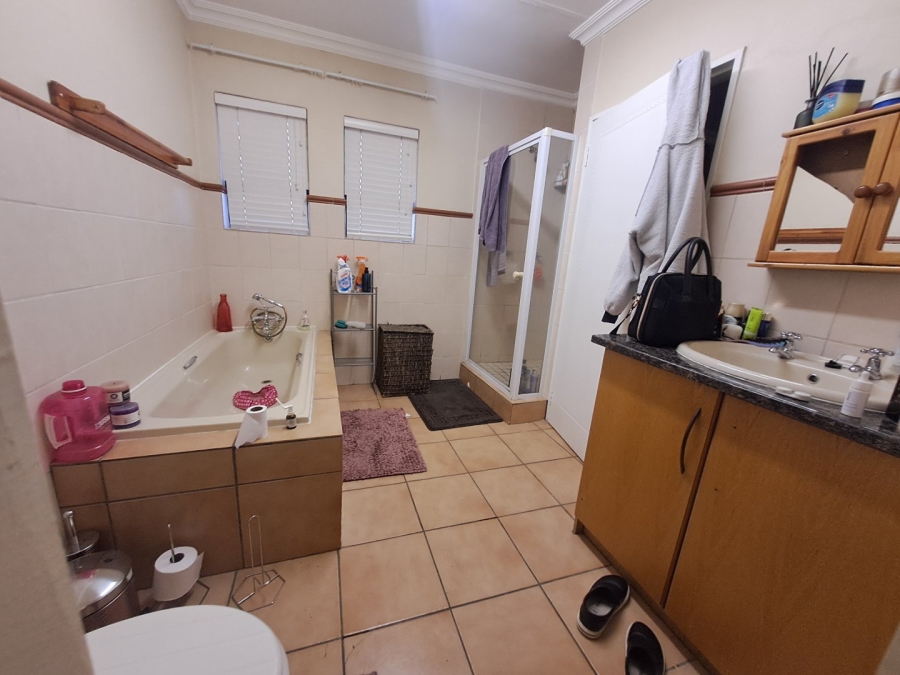 4 Bedroom Property for Sale in Heuwelsig Free State